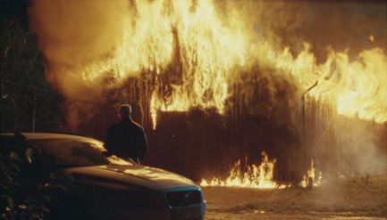 La chica que soñaba con una cerilla y un bidón de gasolina_02 La chica que soñaba con una cerilla y un bidón de gasolina_02