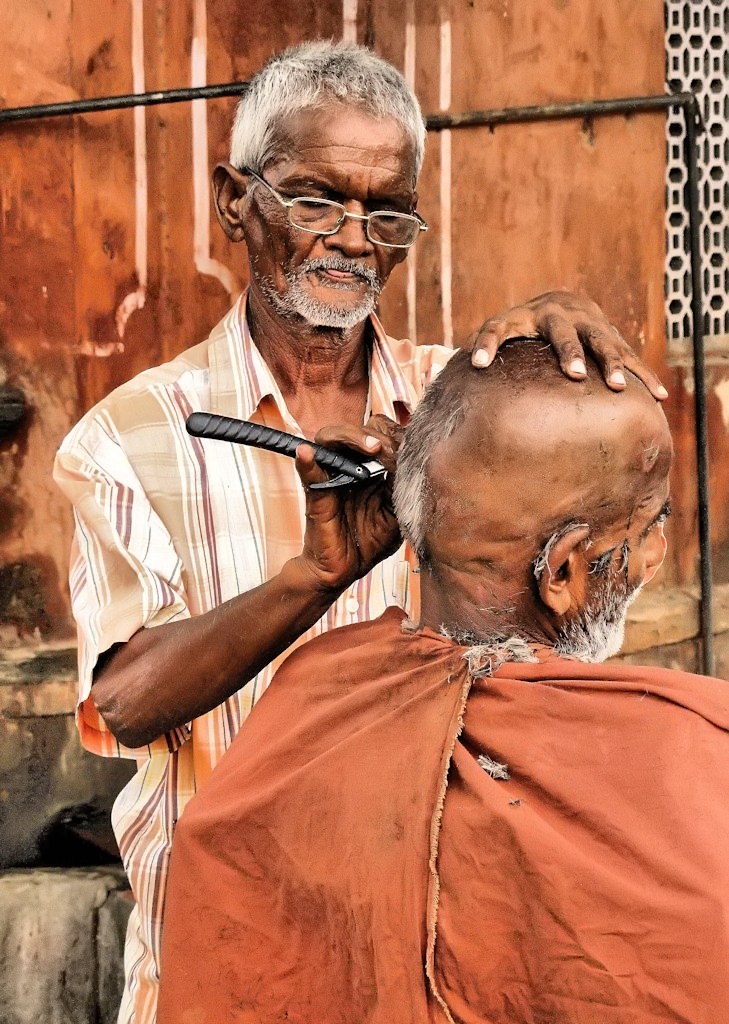 fotografia_oficios_curiosos_barbero_jaipur